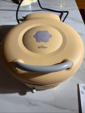 Bear Peach & Light Gray Electric grill 1500 watts